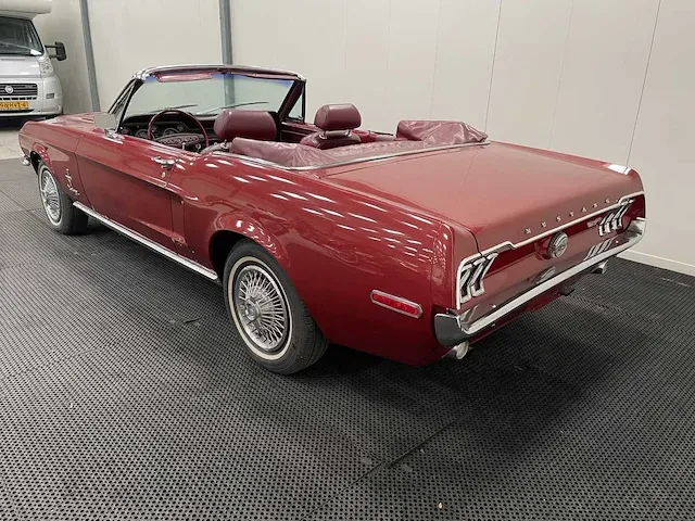 Ford mustang cabriolet - oldtimer - 1968 - afbeelding 32 van  35