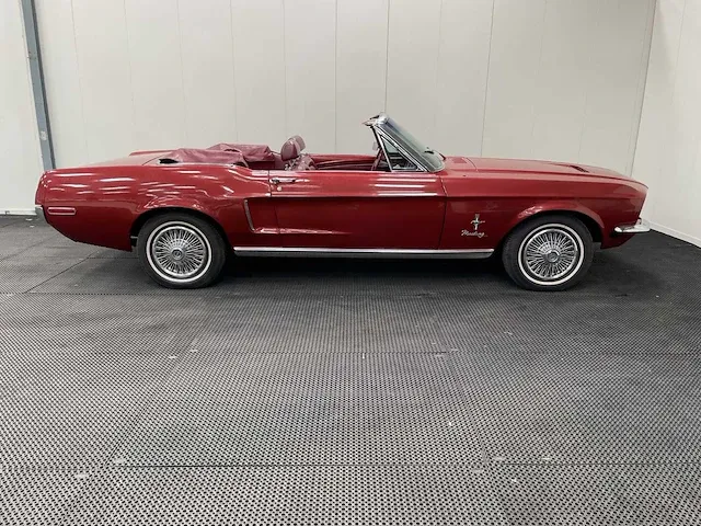 Ford mustang cabriolet - oldtimer - 1968 - afbeelding 34 van  35