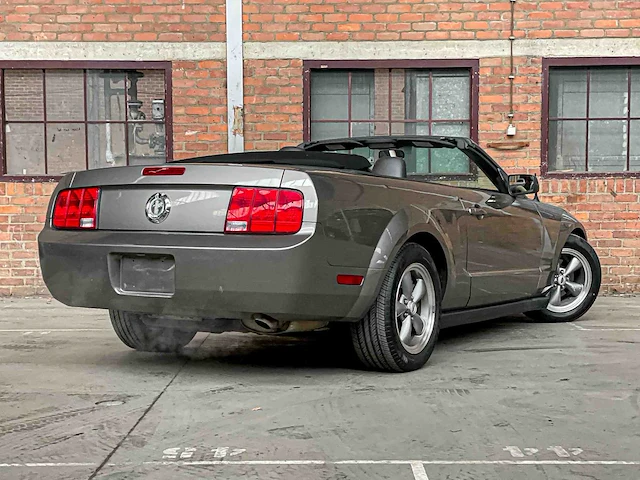 Ford mustang cabriolet 4.0 212pk 2005 youngtimer - afbeelding 2 van  41