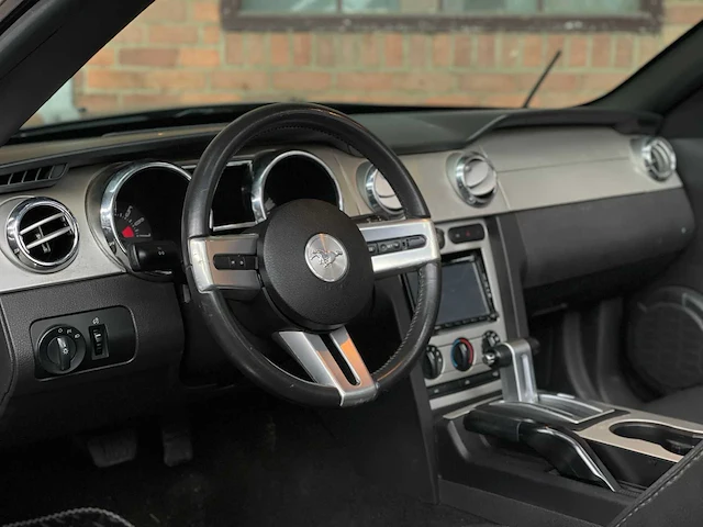 Ford mustang cabriolet 4.0 212pk 2005 youngtimer - afbeelding 10 van  41