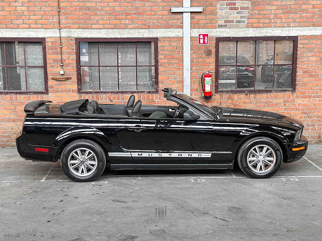 Ford mustang cabriolet 4.0 v6 214pk 2005 - afbeelding 2 van  36