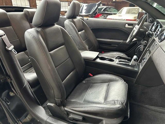 Ford mustang cabriolet 4.0 v6 214pk 2005 - afbeelding 24 van  36