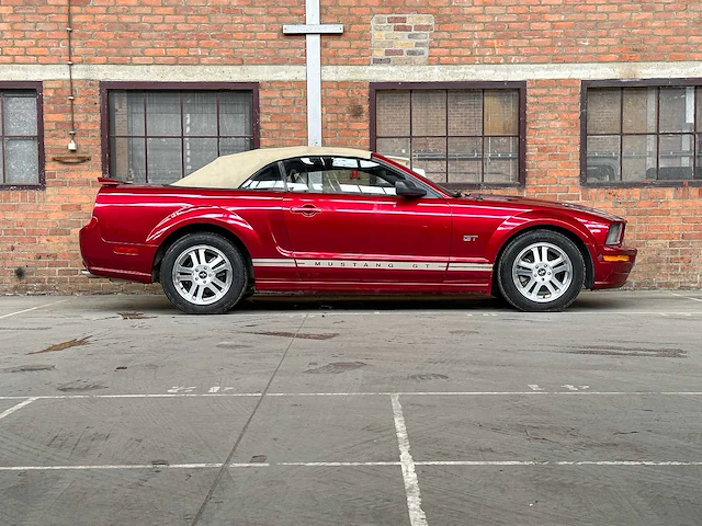 Ford mustang gt cabriolet 4.6 v8 305pk 2006 youngtimer - afbeelding 6 van  47