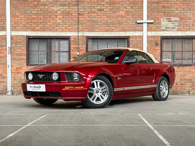 Ford mustang gt cabriolet 4.6 v8 305pk 2006 youngtimer - afbeelding 1 van  47