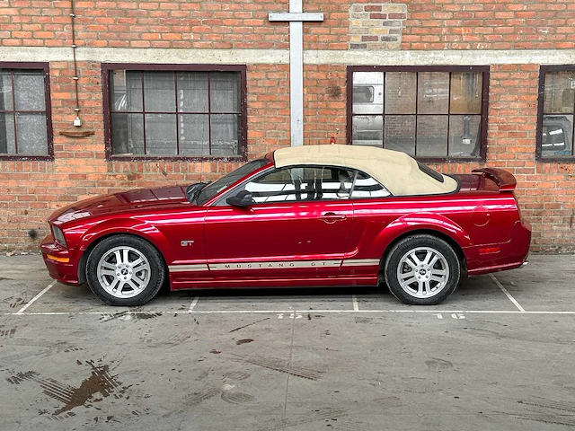 Ford mustang gt cabriolet 4.6 v8 305pk 2006 youngtimer - afbeelding 26 van  47
