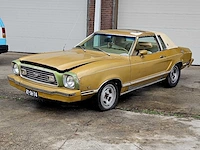 Ford mustang v8 ghia, 82-sh-74