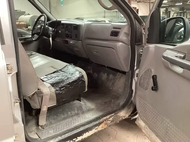Ford pickup f 350 personenauto - afbeelding 3 van  16