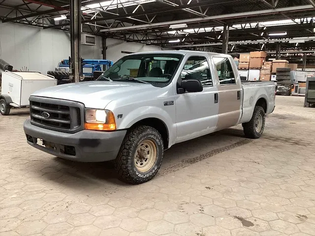 Ford pickup f 350 personenauto - afbeelding 1 van  16