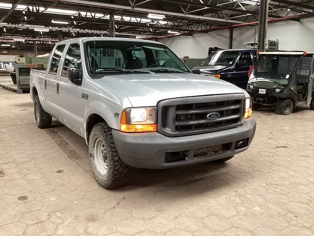 Ford pickup f 350 personenauto - afbeelding 9 van  16