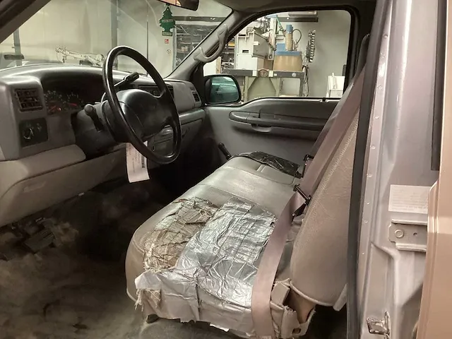 Ford pickup f 350 personenauto - afbeelding 13 van  16