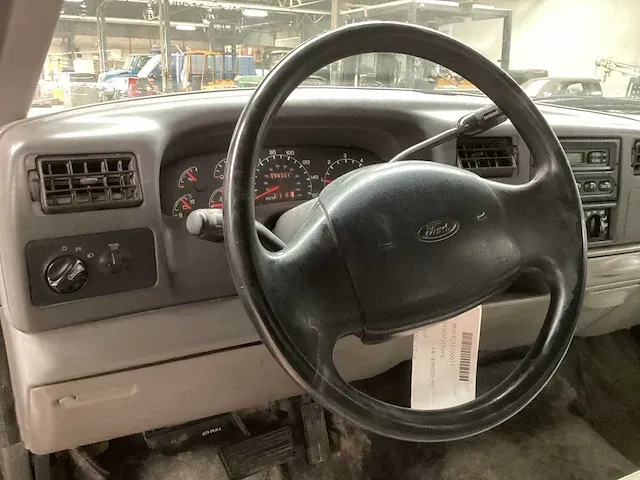 Ford pickup f 350 personenauto - afbeelding 14 van  16