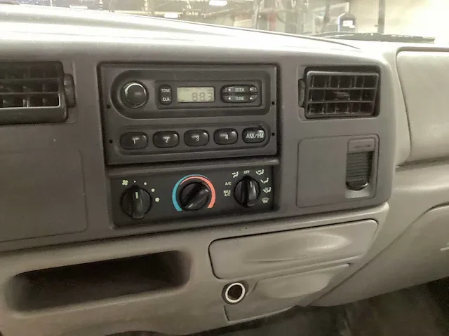 Ford pickup f 350 personenauto - afbeelding 15 van  16