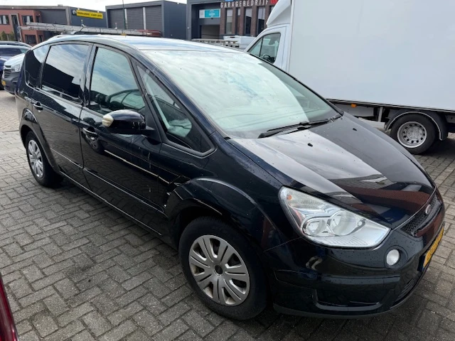 Ford s-max met kenteken 06-jtv-1 - afbeelding 13 van  16