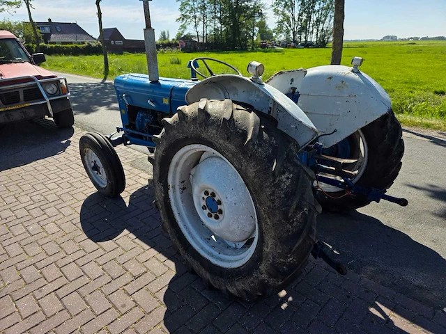 Ford super dexta oldtimer tractor - afbeelding 9 van  22