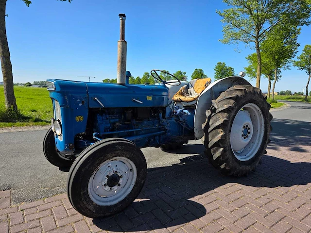 Ford super dexta oldtimer tractor - afbeelding 1 van  22