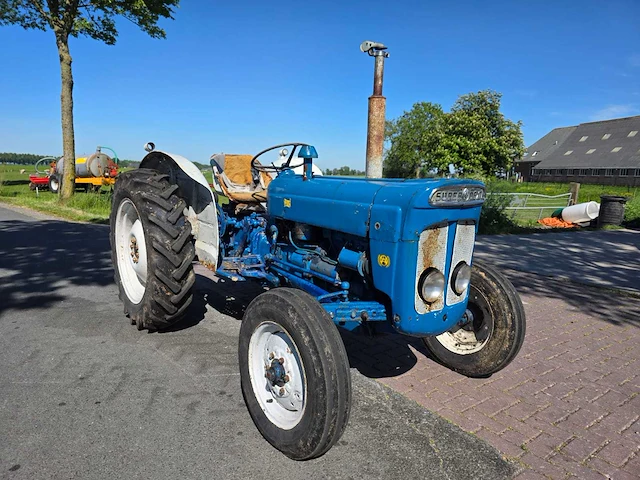 Ford super dexta oldtimer tractor - afbeelding 18 van  22