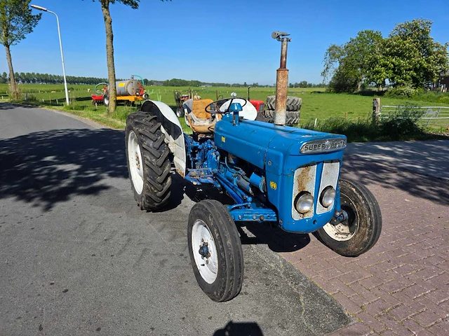 Ford super dexta oldtimer tractor - afbeelding 19 van  22