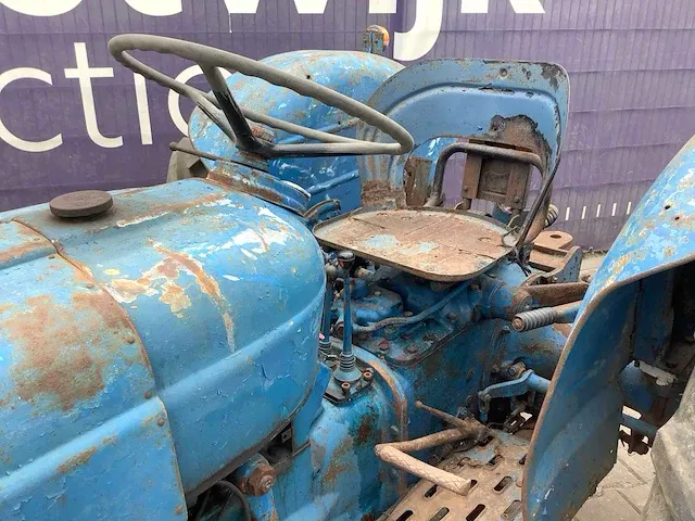 Ford super dexta tweewielaangedreven landbouwtractor - afbeelding 10 van  10