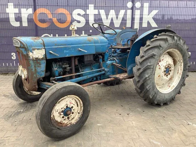 Ford super dexta tweewielaangedreven landbouwtractor - afbeelding 1 van  10
