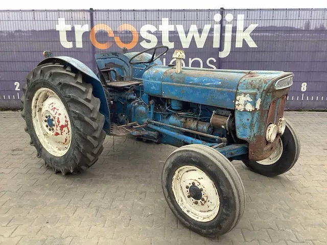 Ford super dexta tweewielaangedreven landbouwtractor - afbeelding 2 van  10