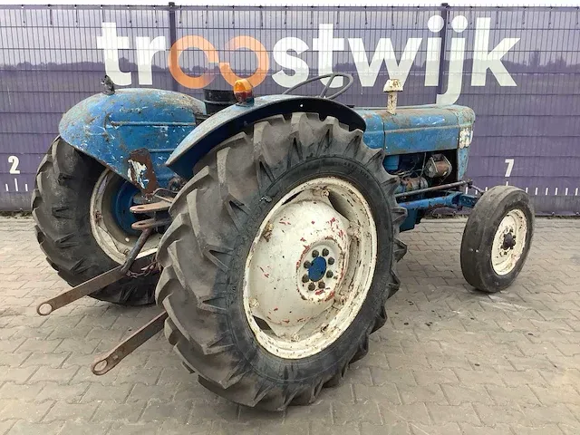 Ford super dexta tweewielaangedreven landbouwtractor - afbeelding 3 van  10