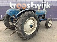 Ford super dexta tweewielaangedreven landbouwtractor - afbeelding 3 van  10