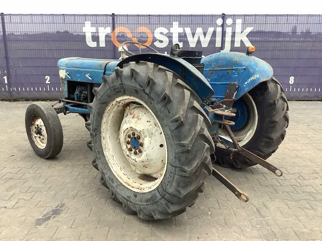 Ford super dexta tweewielaangedreven landbouwtractor - afbeelding 4 van  10