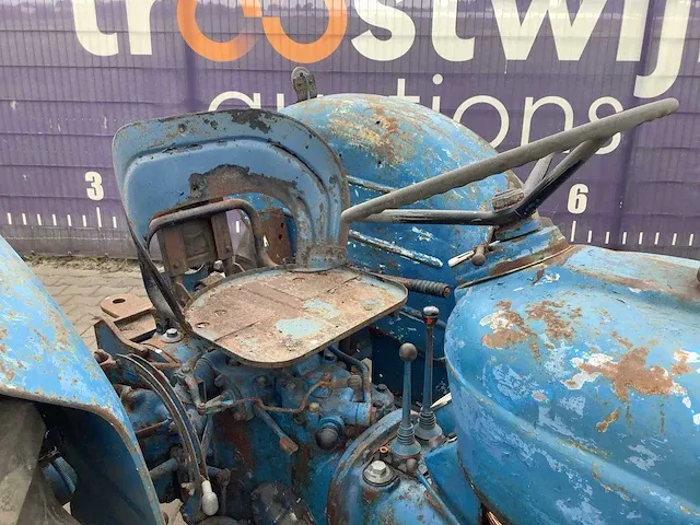Ford super dexta tweewielaangedreven landbouwtractor - afbeelding 5 van  10