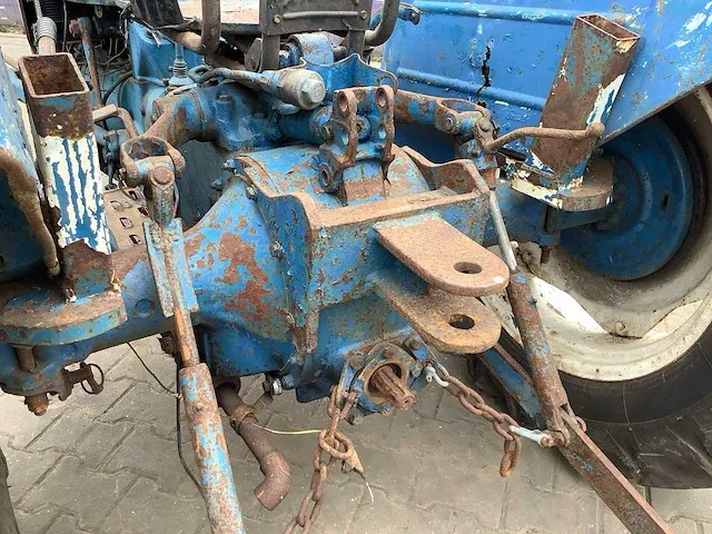 Ford super dexta tweewielaangedreven landbouwtractor - afbeelding 9 van  10