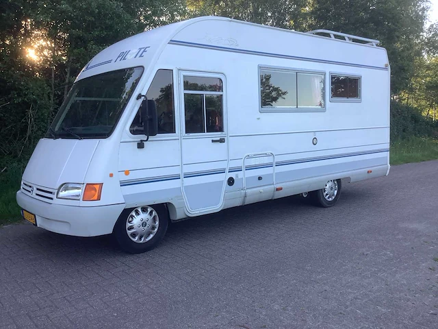 Ford transit 150 l camper - afbeelding 1 van  31