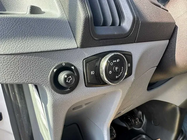 Ford transit bedrijfswagen - afbeelding 4 van  10