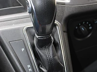 Ford transit custom automaat diesel met kenteken v-642-nb. datum eerste toelating 13-04-2018. - afbeelding 2 van  16