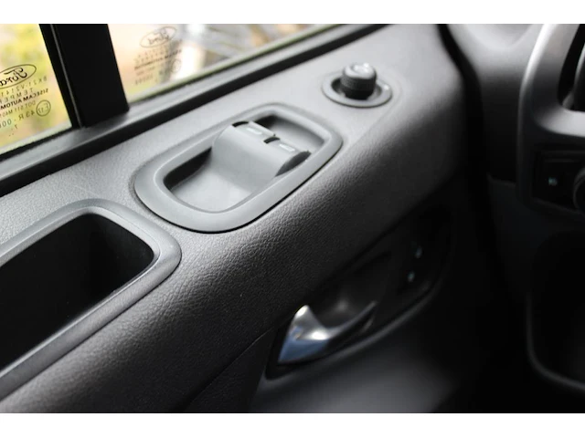 Ford transit custom automaat diesel met kenteken v-642-nb. datum eerste toelating 13-04-2018. - afbeelding 4 van  16