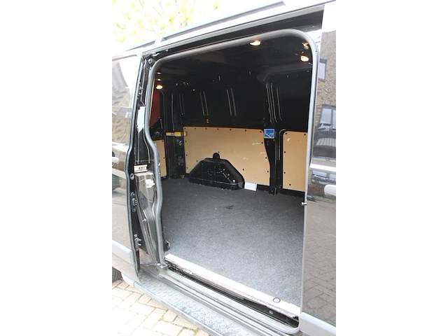 Ford transit custom automaat diesel met kenteken v-642-nb. datum eerste toelating 13-04-2018. - afbeelding 6 van  16