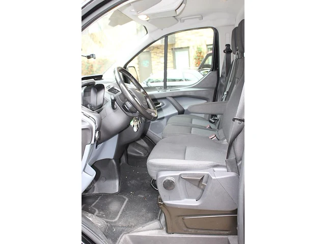 Ford transit custom automaat diesel met kenteken v-642-nb. datum eerste toelating 13-04-2018. - afbeelding 13 van  16