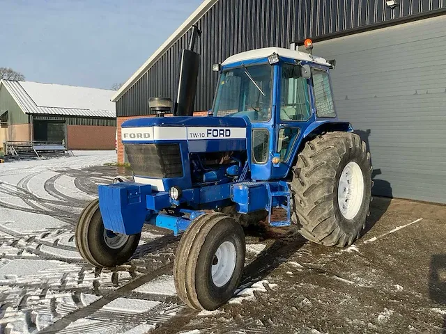 Ford tw-10 oldtimer tractor - afbeelding 1 van  32