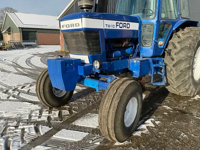 Ford tw-10 oldtimer tractor - afbeelding 32 van  32