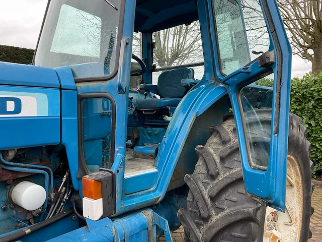 Ford tw-20 vierwielaangedreven landbouwtractor - afbeelding 11 van  28
