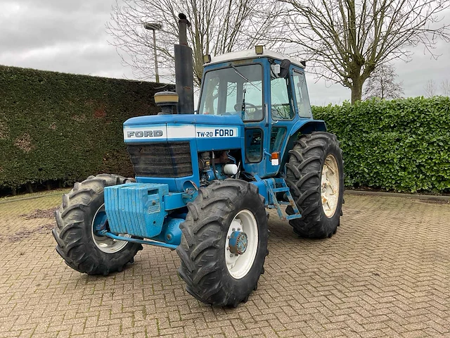 Ford tw-20 vierwielaangedreven landbouwtractor - afbeelding 1 van  28