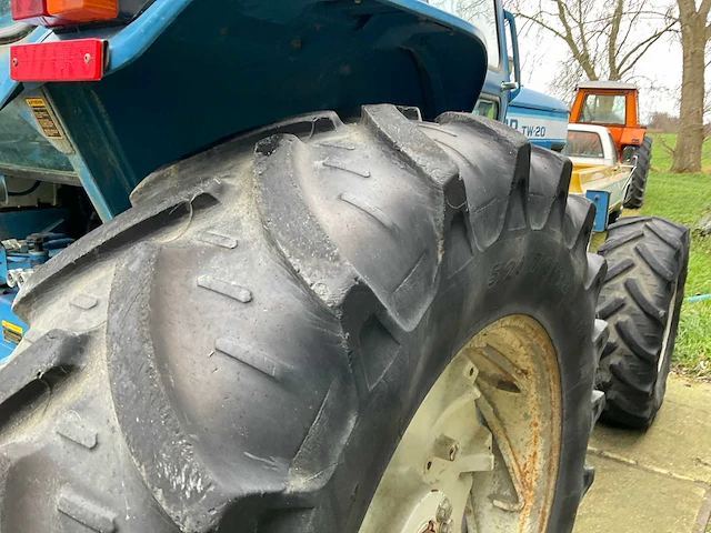 Ford tw-20 vierwielaangedreven landbouwtractor - afbeelding 19 van  28