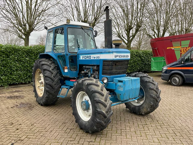 Ford tw-20 vierwielaangedreven landbouwtractor - afbeelding 12 van  28