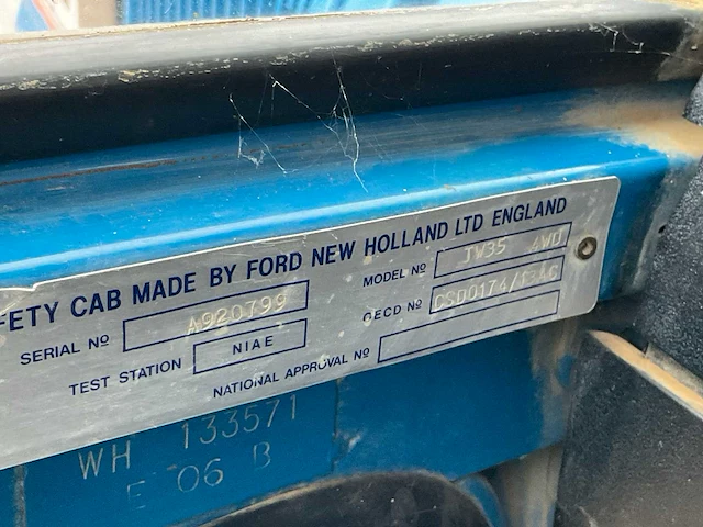Ford tw-35 vierwielaangedreven landbouwtractor - afbeelding 24 van  30
