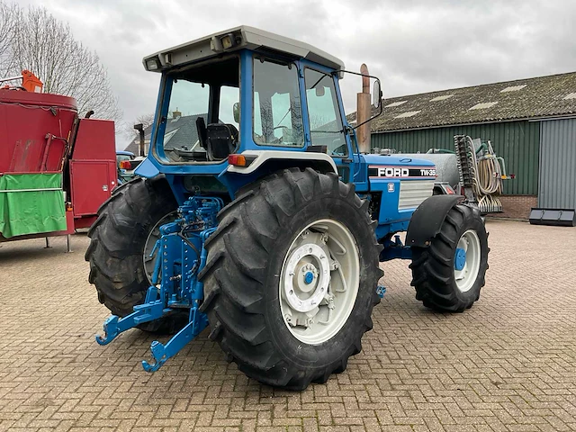Ford tw-35 vierwielaangedreven landbouwtractor - afbeelding 23 van  30