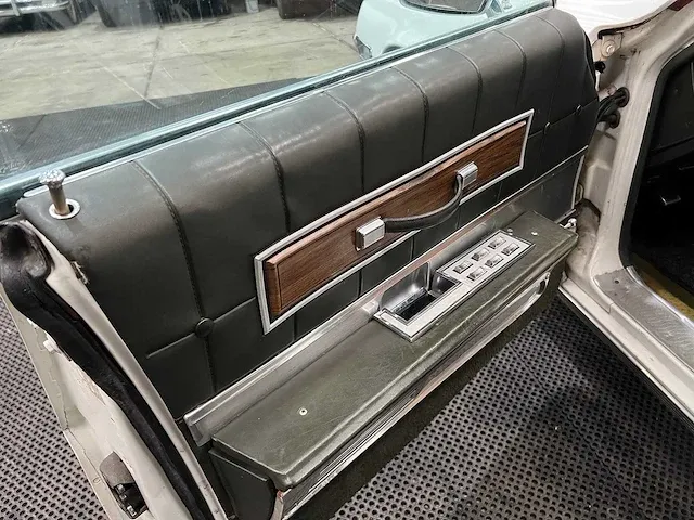 Ford usa - thunderbird v8 - suïcide doors -oldtimer -1969 - afbeelding 13 van  31