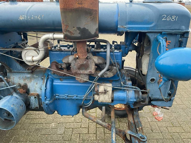 Fordson 2681 oldtimer tractor - afbeelding 2 van  16