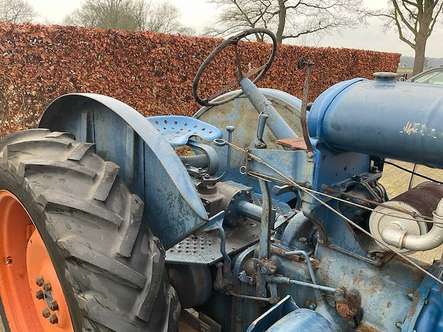 Fordson 2681 oldtimer tractor - afbeelding 4 van  16
