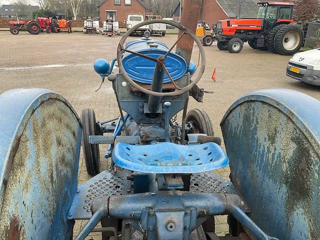 Fordson 2681 oldtimer tractor - afbeelding 7 van  16