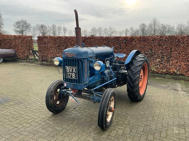 Fordson 2681 oldtimer tractor - afbeelding 1 van  16