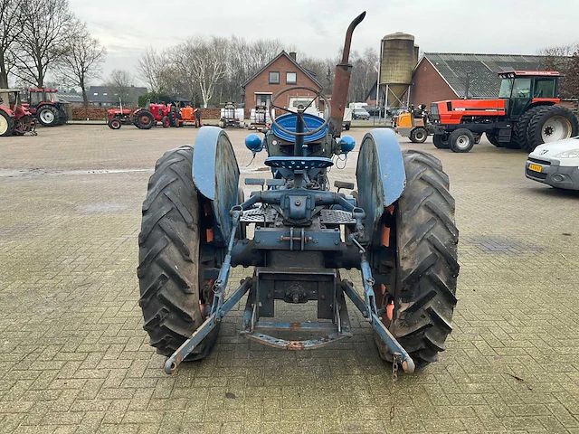 Fordson 2681 oldtimer tractor - afbeelding 13 van  16