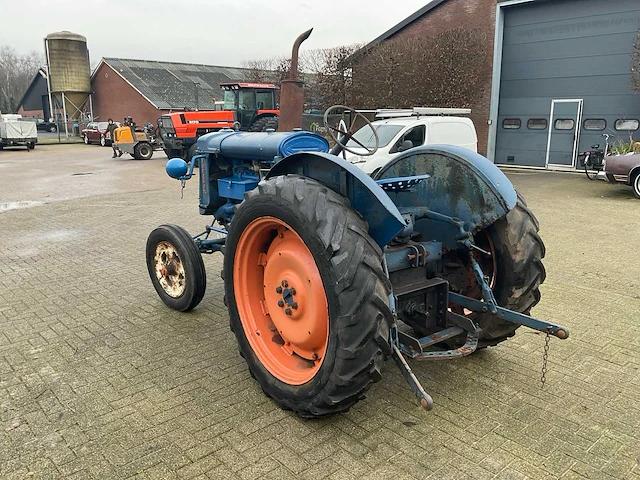 Fordson 2681 oldtimer tractor - afbeelding 14 van  16